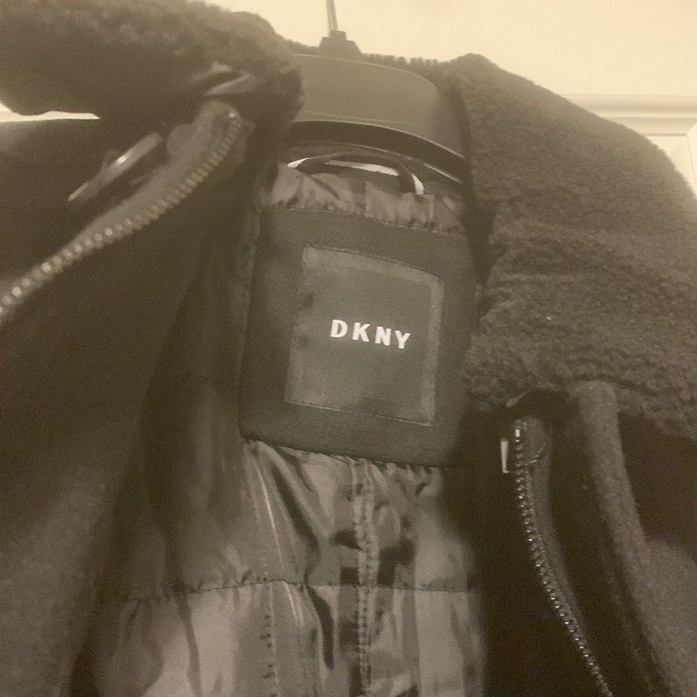 DKNY - Picture 3 of 5